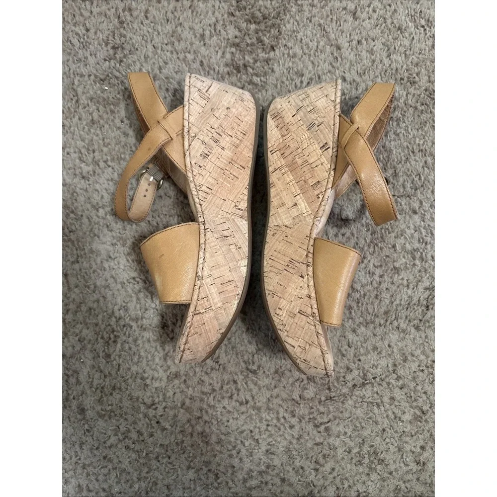 Born Wedge Sandals Women 9.5 Tan Leather Cork Platform Ankle Strap‎ Summer Heels